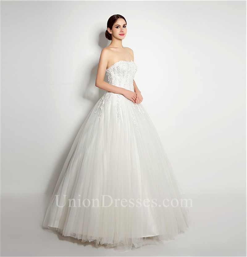 Elegant Ball Gown Strapless Tulle Lace Applique Wedding Dress